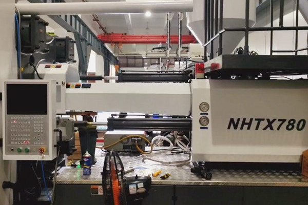 大型伺服節(jié)能注塑機高效運行秘訣!這幾點不容忽視